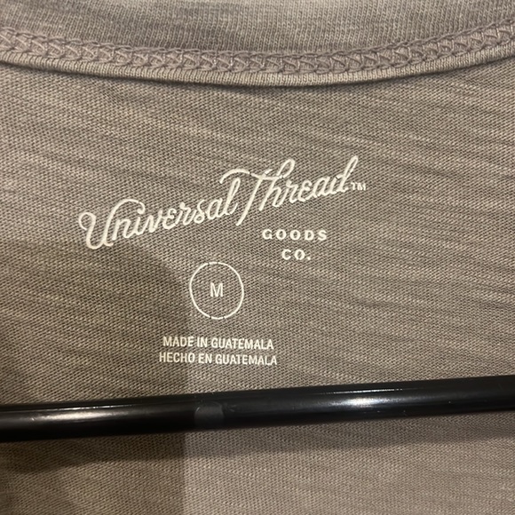 Universal Thread | Grey Tee | M - Picture 2 of 4